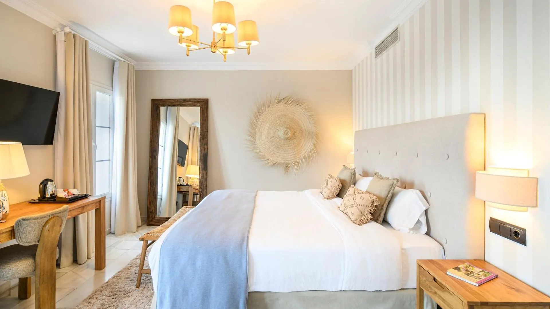בנאלמדנה Hotel La Fonda