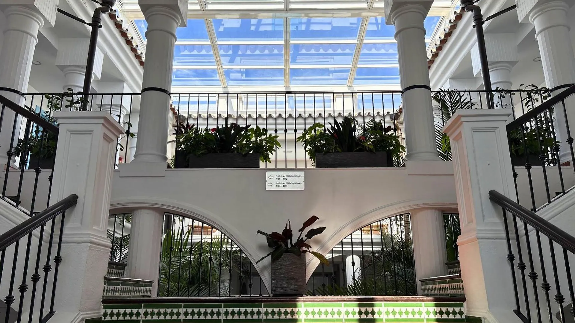 בנאלמדנה Hotel La Fonda